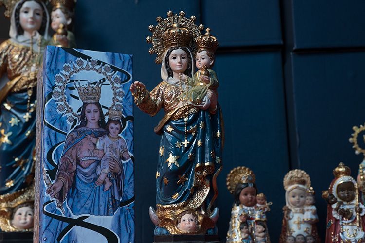 Virgen del Rosario en caja